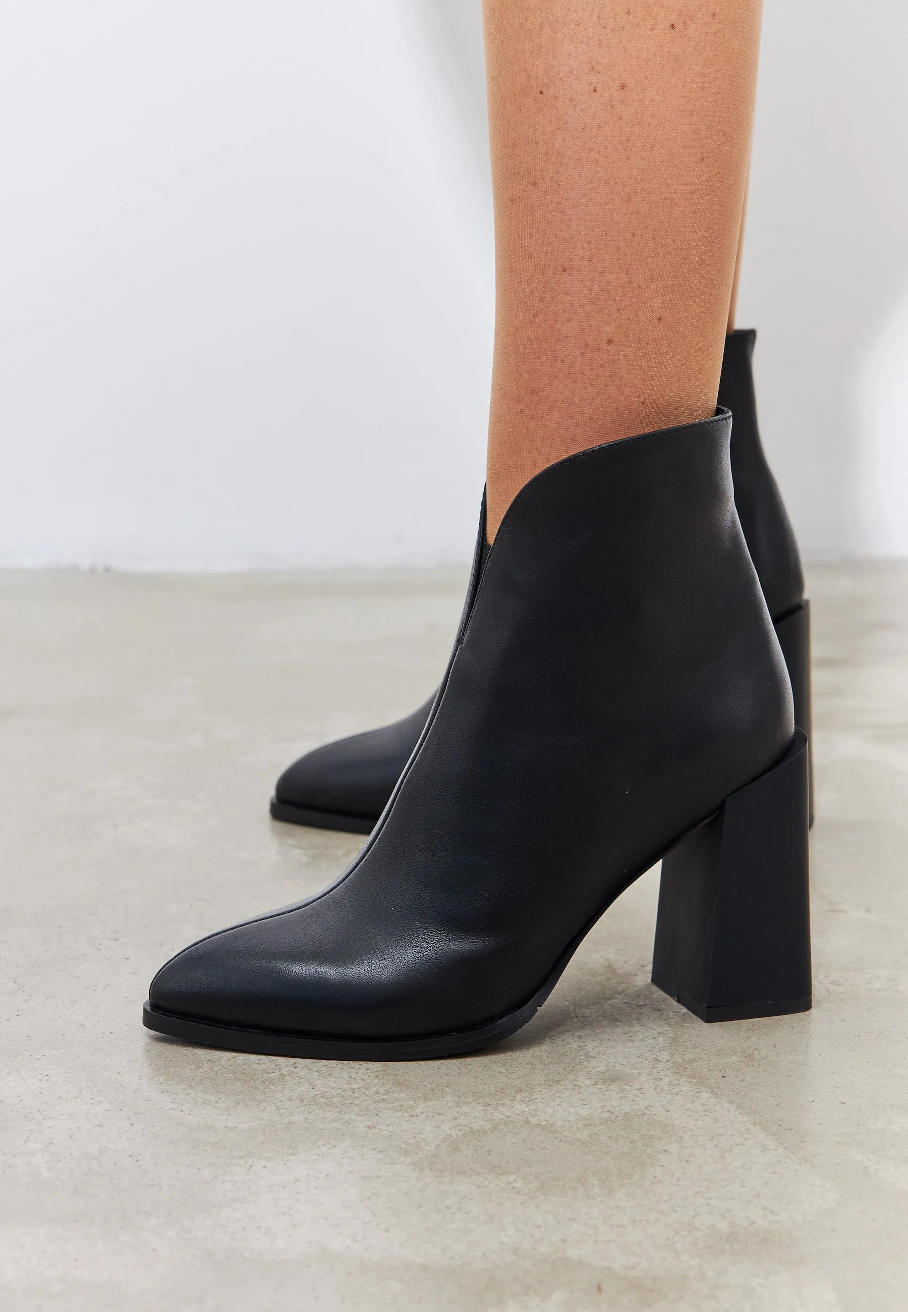 Classic Leather Block Heel Ankle Boots - Black