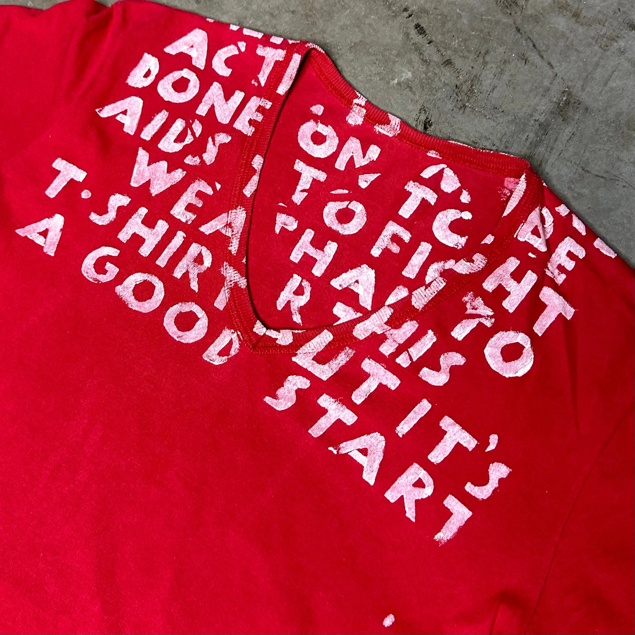 MAISON MARGIELA AIDS AWARENESS TEE RED